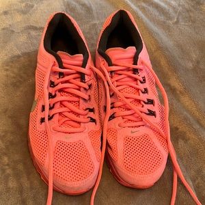 Hot Pink - Nike AirMax